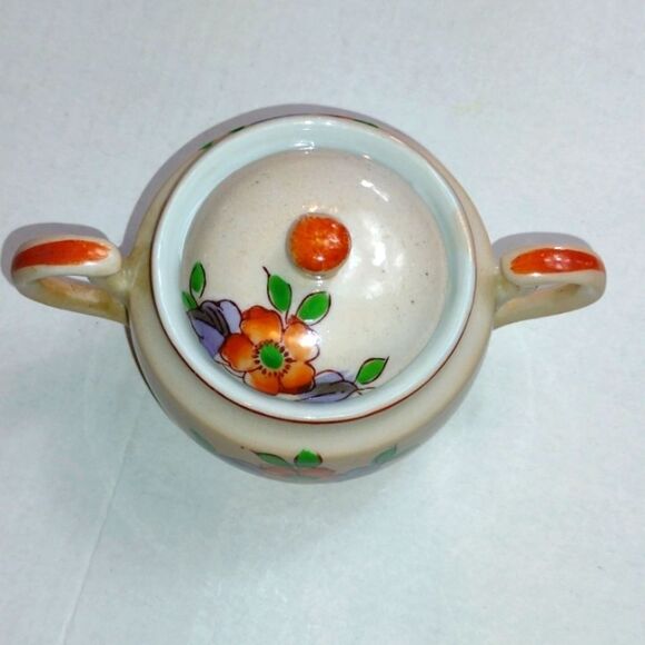 Small Sugar Bowl w/ Lid Cream Coloured Floral Pattern Two Handles Made in Japan - Picture 3 of 8